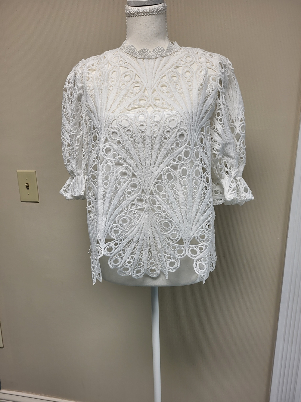 Flying Tomato White Crochet Lace Eyelet Puff-Sleeve Blouse Sz. S